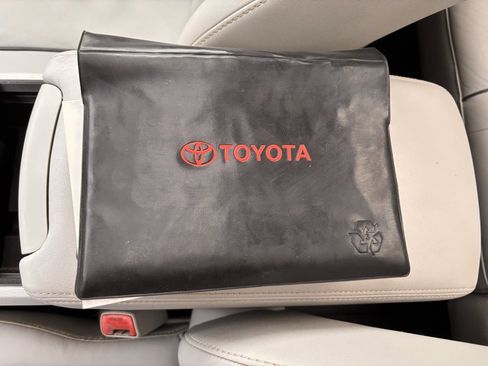 Used 2013 Toyota Venza XLE image 22