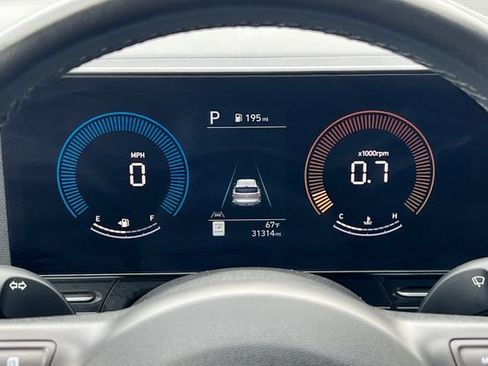 Used 2025 Hyundai Kona SEL FWD image 31