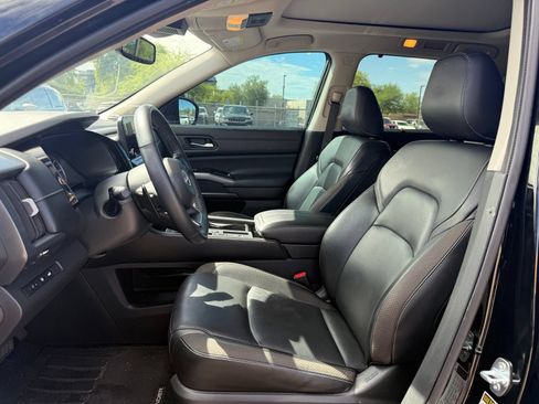 Certified 2022 Nissan Pathfinder SL w/ SL Premium Package FWD image 12
