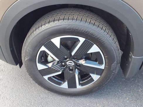 Certified 2025 Nissan Kicks SR image 13