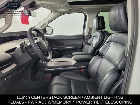 Used 2025 Lincoln Navigator Reserve AWD/4WD image 13
