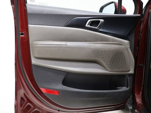 Used 2025 Kia Carnival FWD image 19