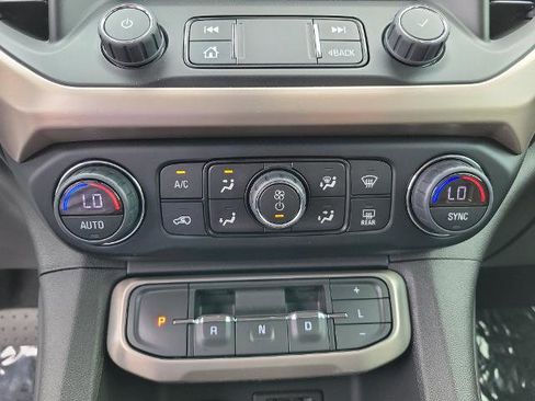 Used 2023 GMC Acadia Denali w/ Denali Ultimate Package AWD/4WD image 21