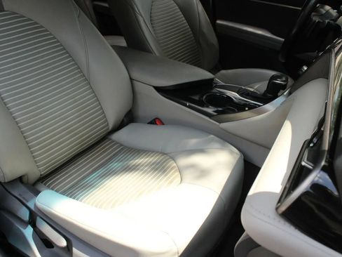 Used 2019 Toyota Camry SE FWD image 53