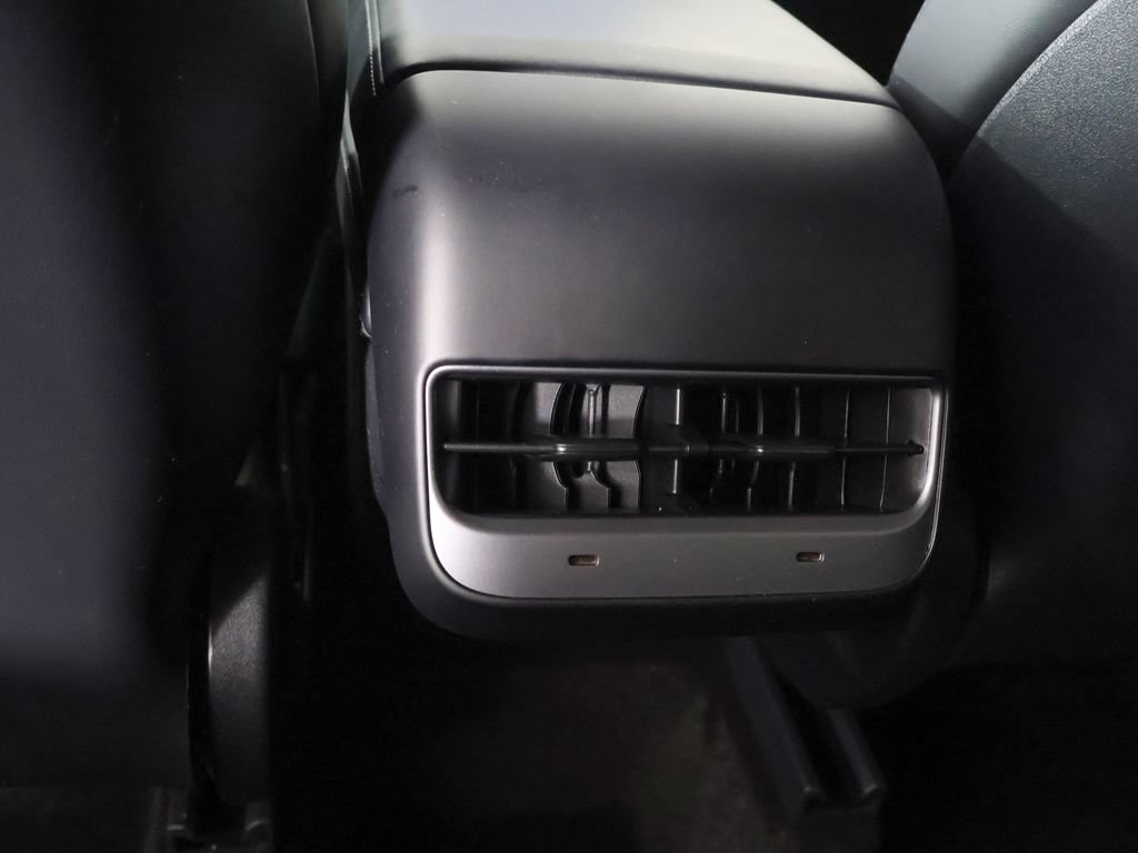 Used 2022 Tesla Model Y Long Range AWD/4WD image 46