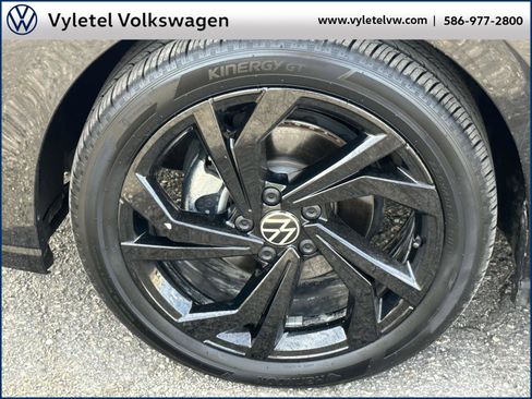 Certified 2025 Volkswagen Jetta SE w/ Sunroof Package image 7