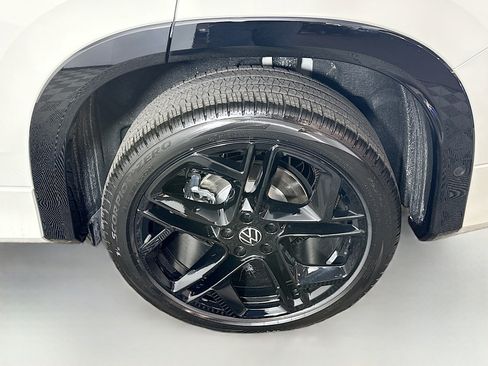 New 2026 Volkswagen Tiguan SE R-Line AWD/4WD image 31