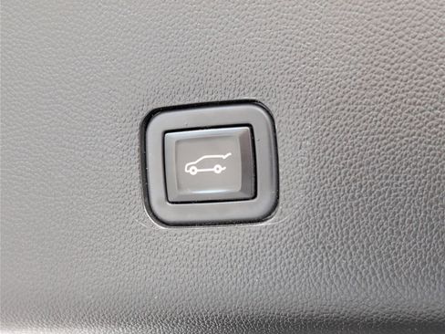 Used 2020 Chevrolet Traverse LT w/ LT Premium Package AWD/4WD image 16