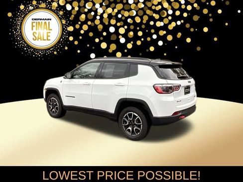Used 2025 Jeep Compass Trailhawk image 4