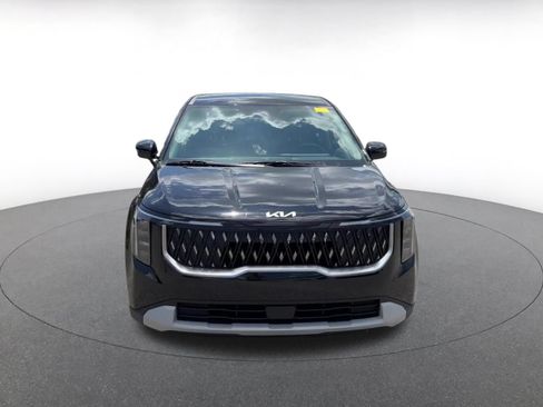 Used 2026 Kia Carnival FWD image 3