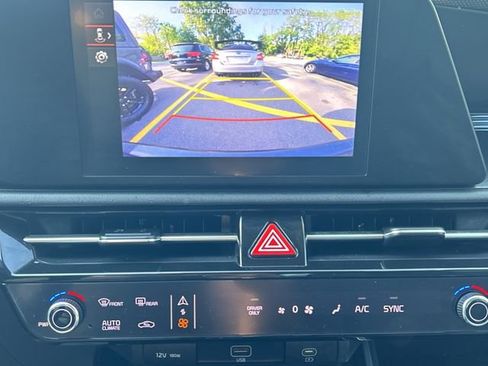Used 2023 Kia Niro LX FWD image 6