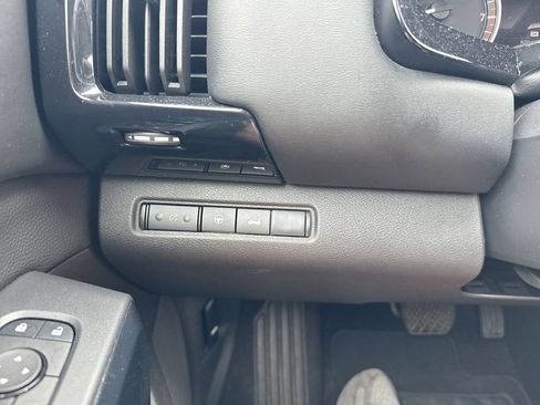 Used 2025 Nissan Pathfinder SV AWD/4WD image 18