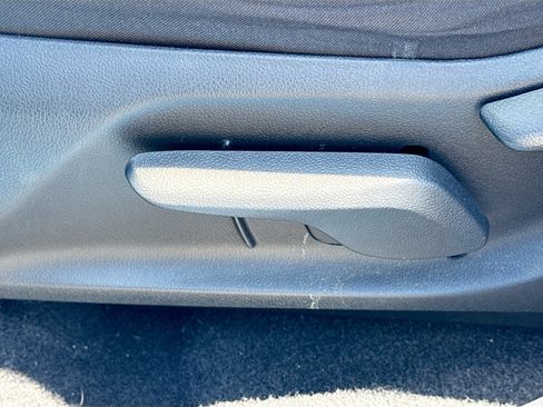 Used 2019 Toyota RAV4 XLE FWD image 24