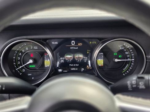 Used 2023 Jeep Wrangler Unlimited Sahara image 24