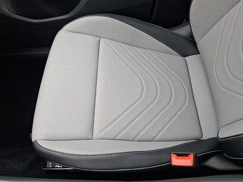 Certified 2025 Volkswagen Tiguan SE R-Line image 26