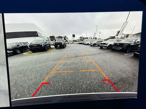 Certified 2025 Chevrolet Suburban Z71 image 32