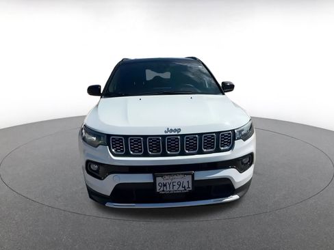 Used 2025 Jeep Compass Limited image 4