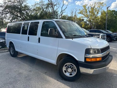Used 2020 Chevrolet Express 3500 LT w/ LT Preferred Equipment Group RWD image 5