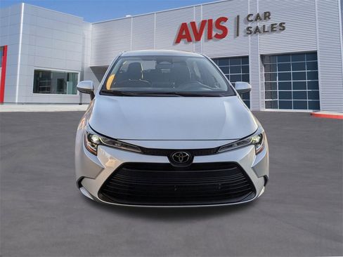 Used 2025 Toyota Corolla LE image 2