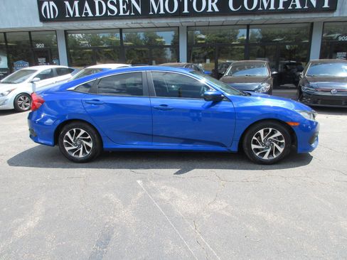 Used 2018 Honda Civic EX image 4