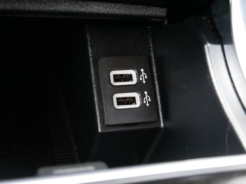 Used 2019 Ford Edge Titanium FWD image 32