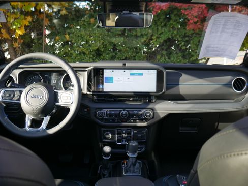 Used 2024 Jeep Wrangler High Altitude image 10