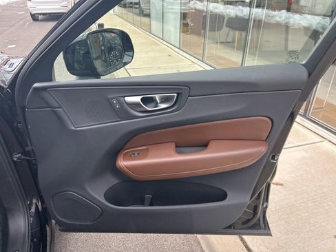 Certified 2025 Volvo XC60 B5 Plus image 8