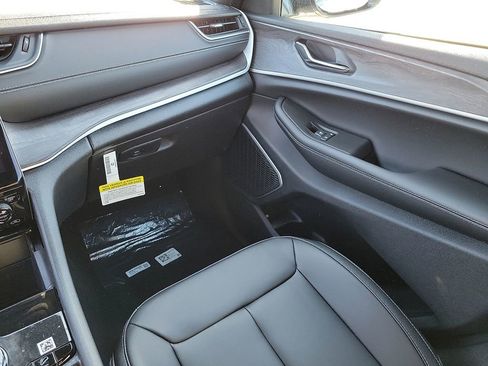 New 2024 Jeep Grand Cherokee Limited 4xe image 12