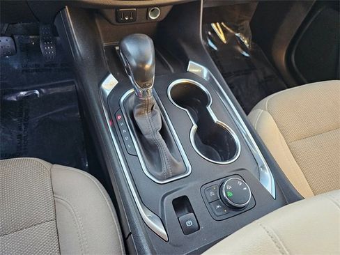 Used 2022 Chevrolet Traverse LT image 23