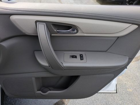 Used 2017 Chevrolet Traverse LT FWD image 46
