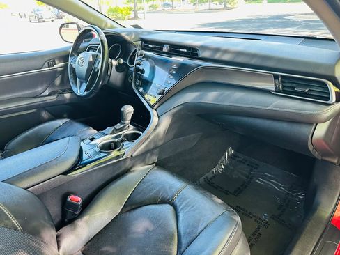 Used 2019 Toyota Camry XSE image 9
