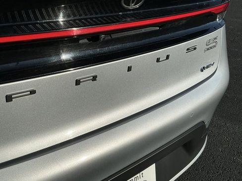 Used 2024 Toyota Prius LE image 6