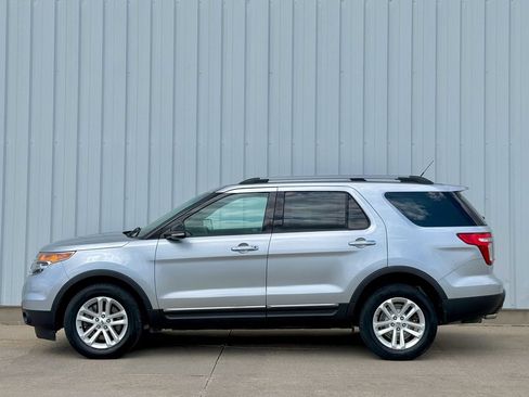Used 2015 Ford Explorer XLT AWD/4WD image 3