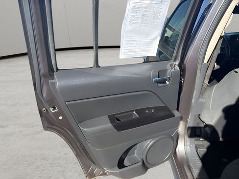 Used 2015 Jeep Patriot Latitude image 16