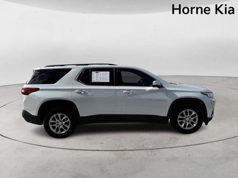 Used 2020 Chevrolet Traverse LT image 3