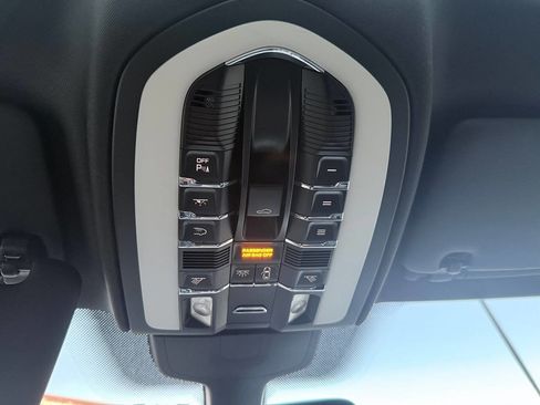 Used 2011 Porsche Cayenne image 22