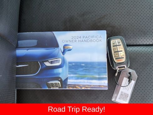 Used 2024 Chrysler Pacifica Touring-L FWD image 41