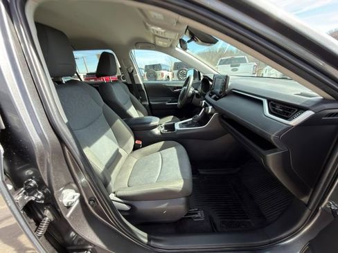 Used 2022 Toyota RAV4 XLE image 9