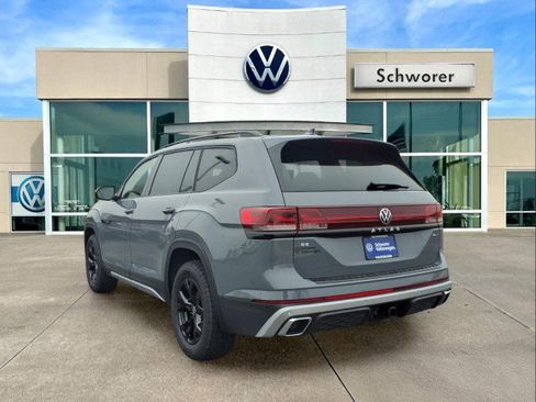 New 2026 Volkswagen Atlas Peak Edition image 3