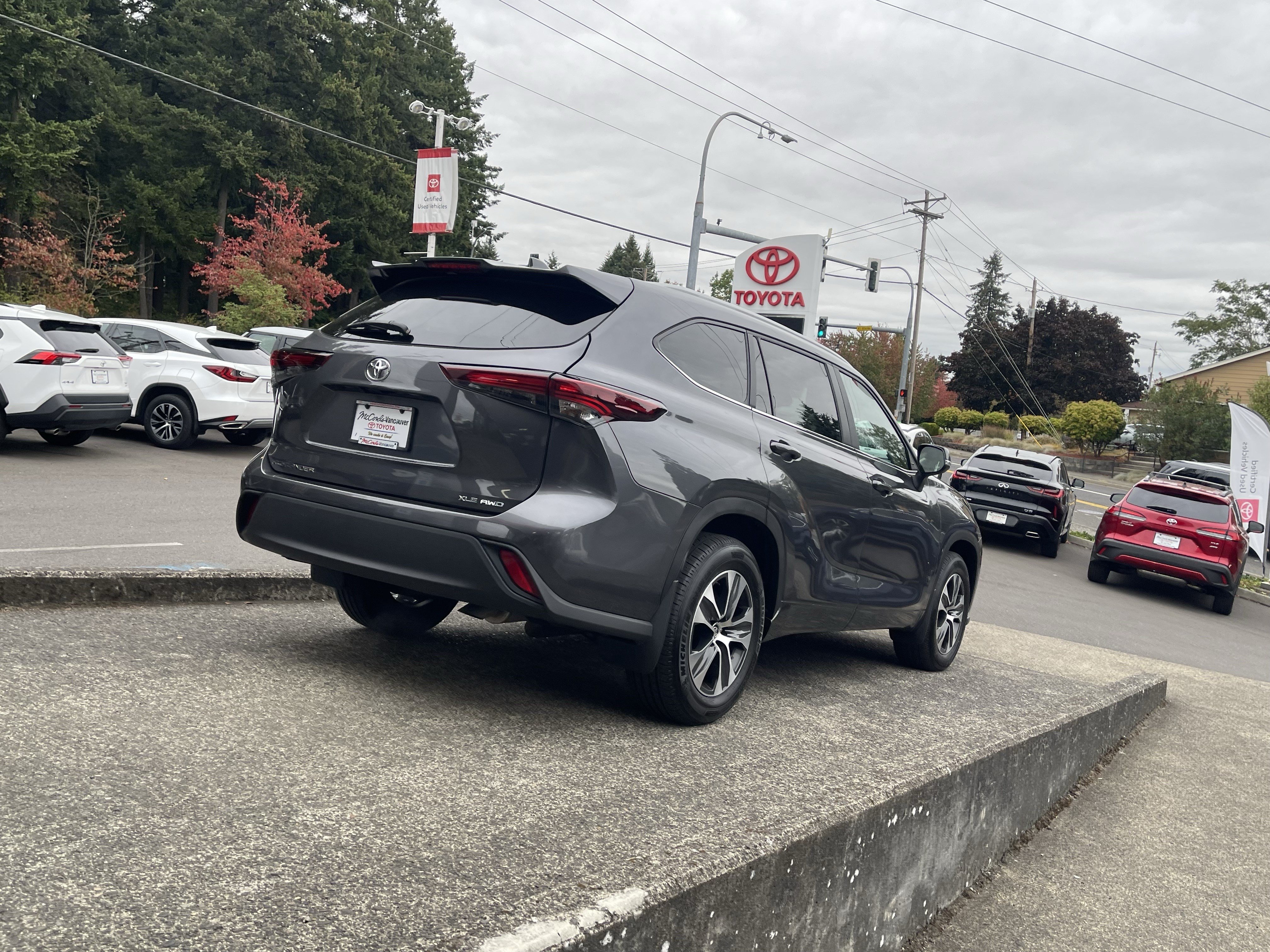 Certified 2025 Toyota Highlander XLE AWD/4WD image 7