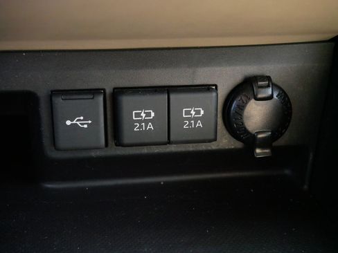 Certified 2021 Toyota Highlander XLE image 30