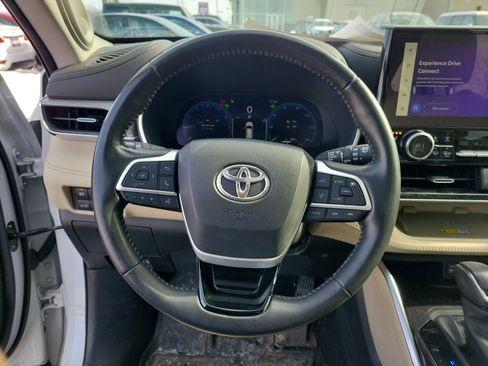 Used 2023 Toyota Highlander L image 21