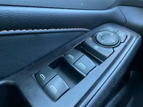 Used 2019 Chevrolet Traverse LT FWD image 18