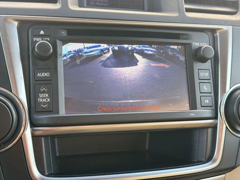 Used 2013 Toyota Highlander Plus FWD image 24