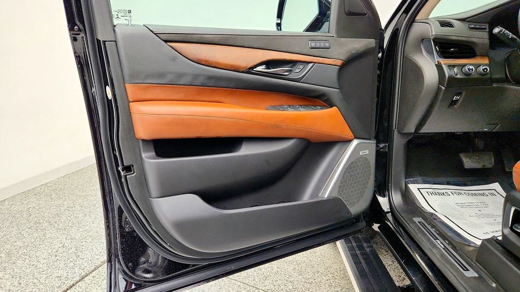 Used 2020 Cadillac Escalade Premium Luxury AWD/4WD image 11