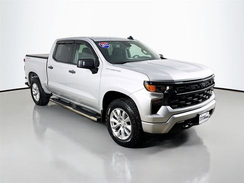 Used 2022 Chevrolet Silverado 1500 Custom image 1