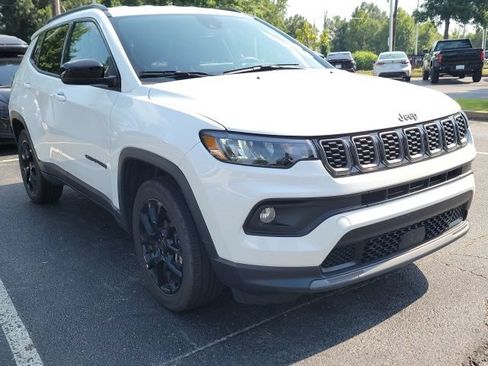 Used 2025 Jeep Compass Latitude w/ Convenience Group AWD/4WD image 1