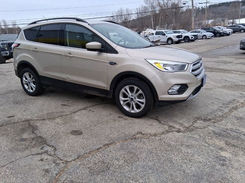 Certified 2018 Ford Escape SE image 9