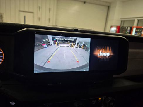 Used 2025 Jeep Wrangler Sport S image 21