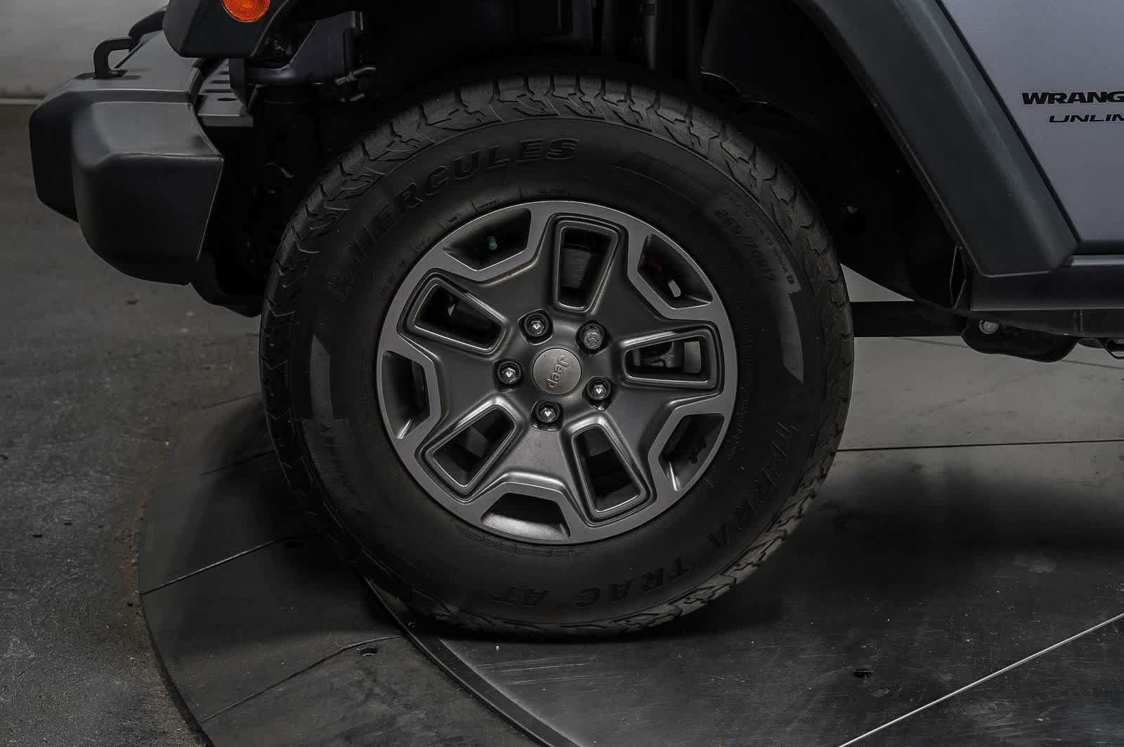 Used 2018 Jeep Wrangler Unlimited Rubicon w/ Connectivity Group AWD/4WD image 9